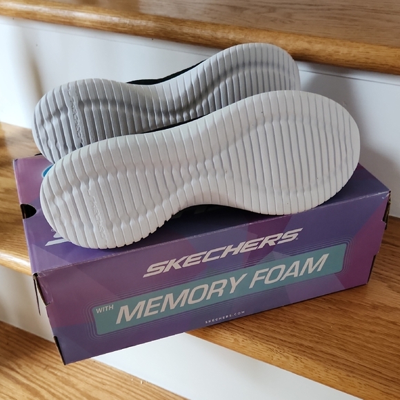 Skechers, Black Knit Slip-On Sneakers, Women's, Sz 10 - Picture 4 of 7